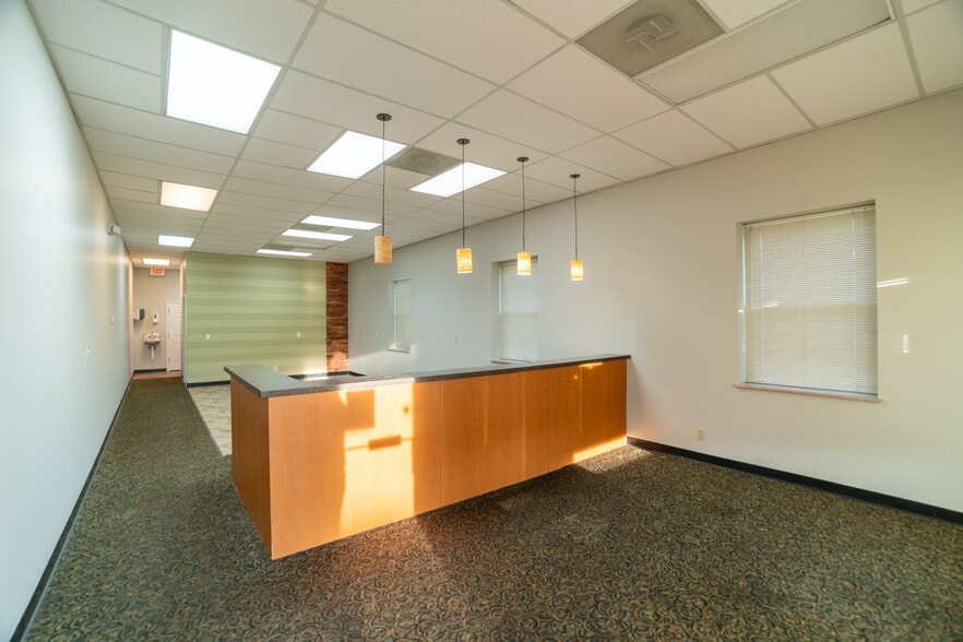 More Photos Of 3801-3837 Vaile Ave, Florissant General Retail For Lease