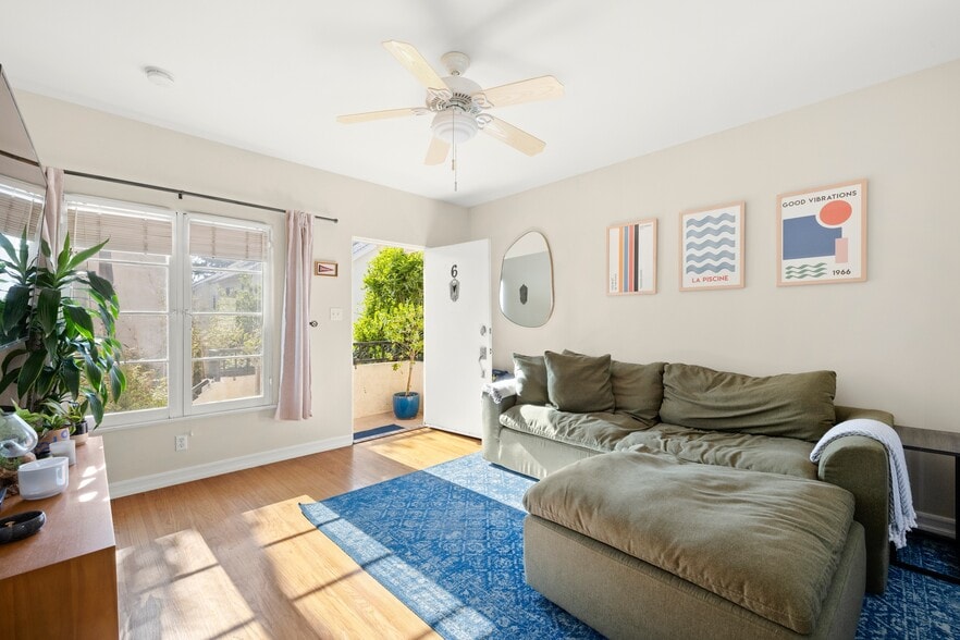 More Photos Of 827 12th St, Santa Monica Apartments For Sale