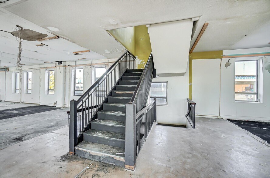 More Photos Of 311 S Main St, Celina Office For Sale