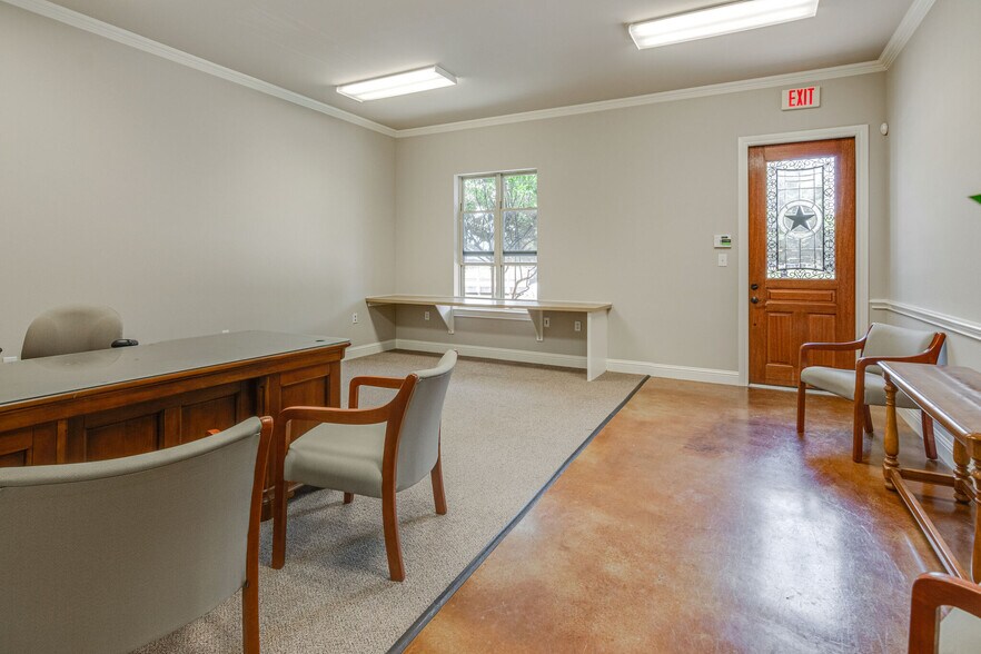 More Photos Of 807 Bluebonnet Dr, Keller Loft Creative Space For Lease