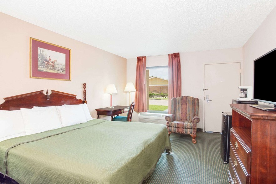 More Photos Of 2701 Highway 82 E, Greenville Hotel For Sale