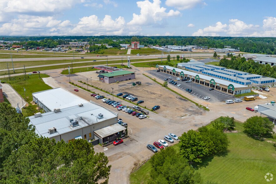 More Photos Of 5750 I 55 South, Byram Storefront For Sale