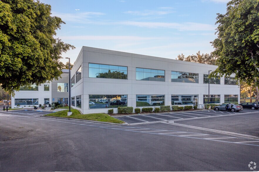 More Photos Of 3950 Paramount Blvd, Lakewood Office For Lease
