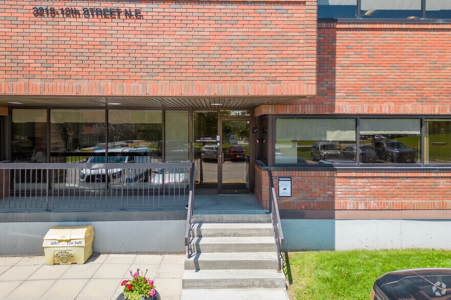 More Photos Of 3225 12 St NE, Calgary Unknown For Lease