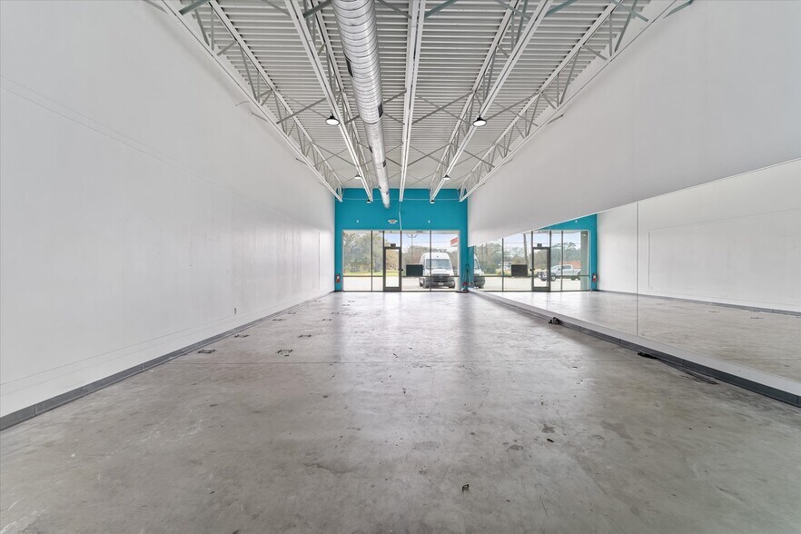 More Photos Of 5706 Root Rd, Spring General Retail For Lease