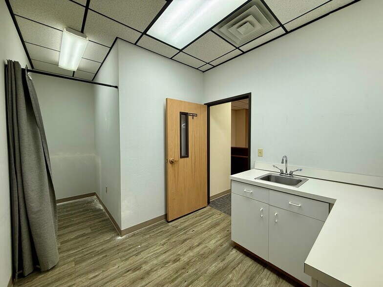 More Photos Of 301 Saddle Dr, Helena Medical For Lease