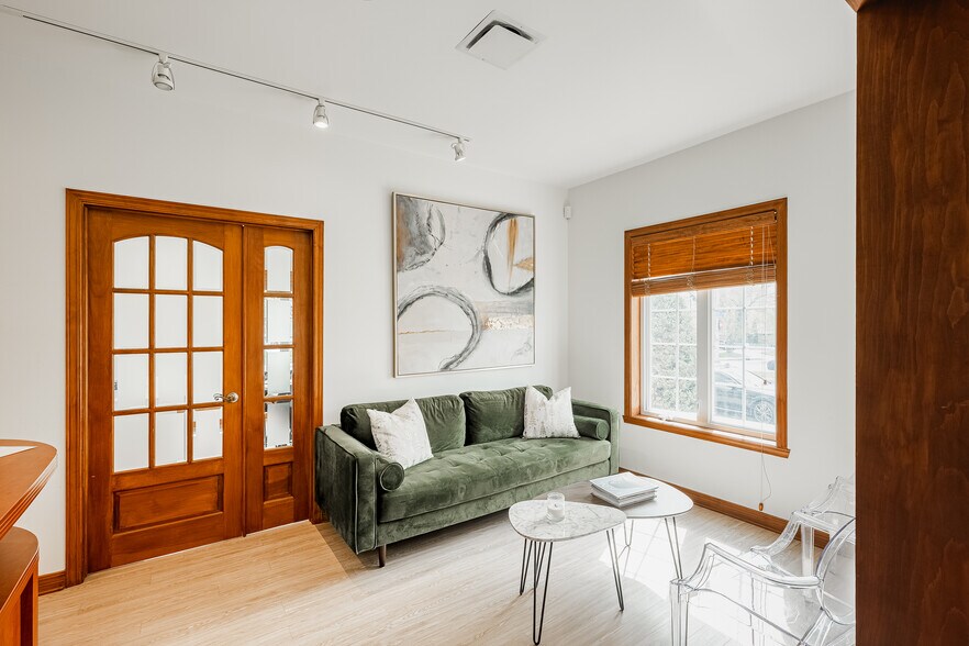 More Photos Of 675 Boul Samson, Laval Office For Sale