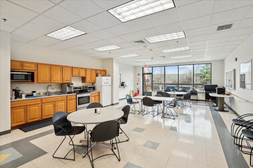 More Photos Of 119 White Oak Dr, Berlin Manufacturing For Sale