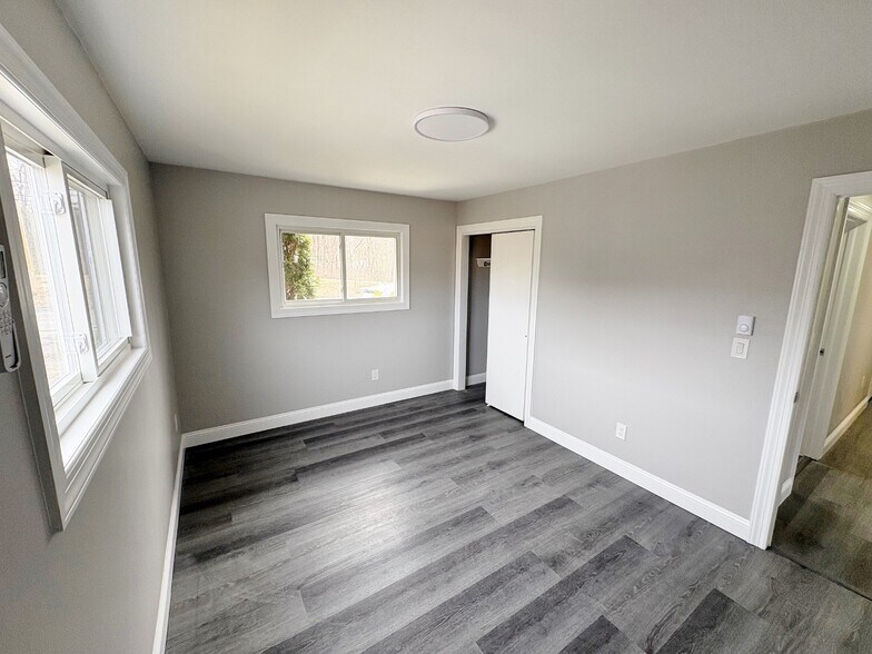 More Photos Of 113 N Chestnut St, New Paltz Office Residential For Lease