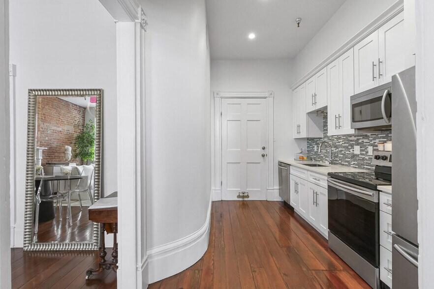 More Photos Of 612 Julia St, New Orleans Apartments For Sale
