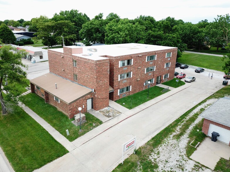 Primary Photo Of 318 E Main St, Lamoni Apartments For Sale