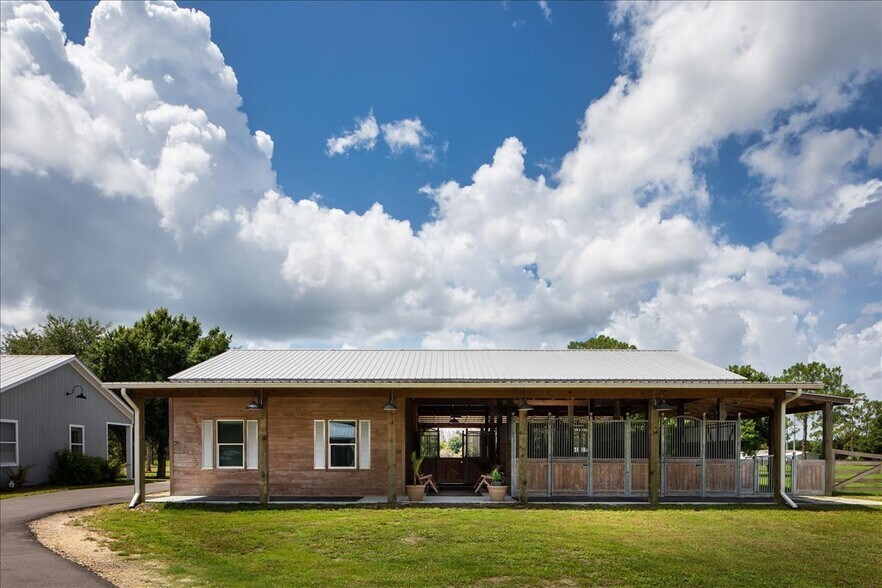 More Photos Of 10910 Ruden Rd, North Fort Myers Specialty For Sale