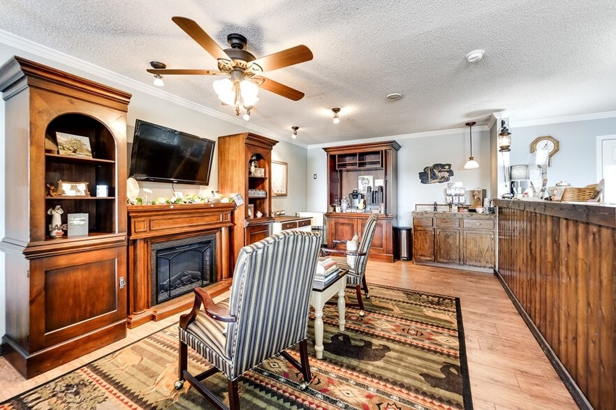 More Photos Of 40 Chatuge Ln, Hayesville Hotel For Sale