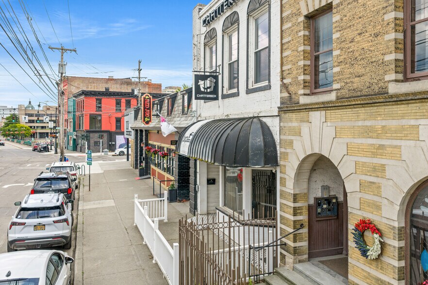 More Photos Of 21 Main St, Binghamton Restaurant For Sale