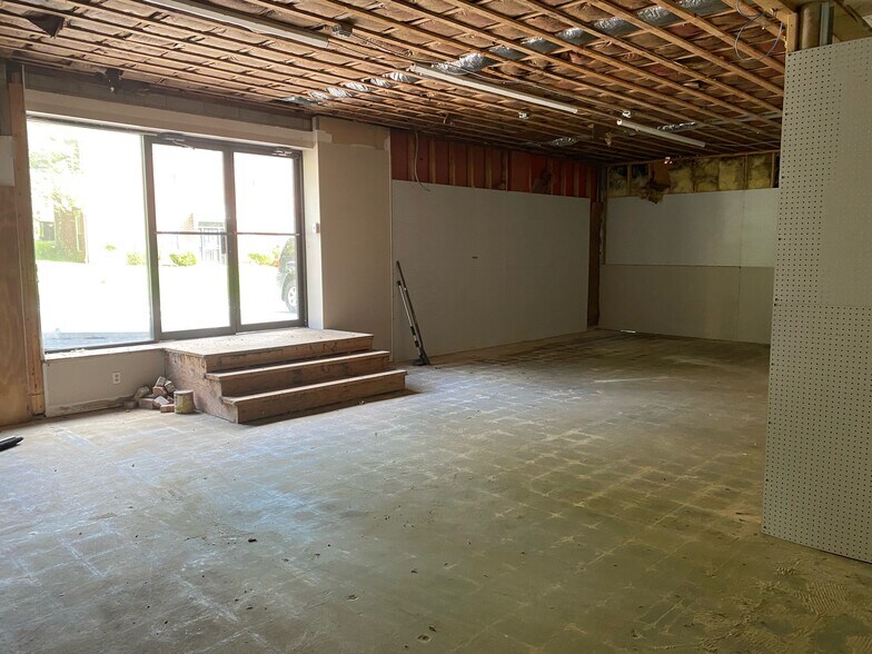 More Photos Of 7448 Springfield Ave, Sykesville Storefront For Lease