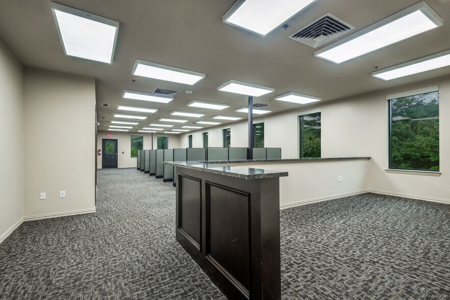 More Photos Of 6200 Stone Hill Farms Pky, Flower Mound Loft Creative Space For Sale