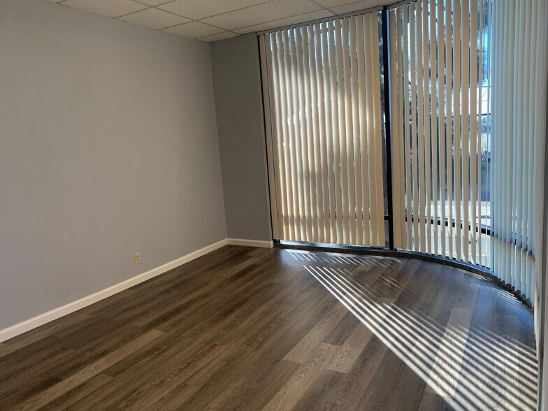 More Photos Of 4683 Mercury St, San Diego Loft Creative Space For Lease