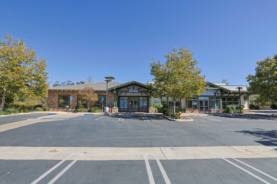 More Photos Of 29105-29125 Canwood St, Agoura Hills Restaurant For Lease