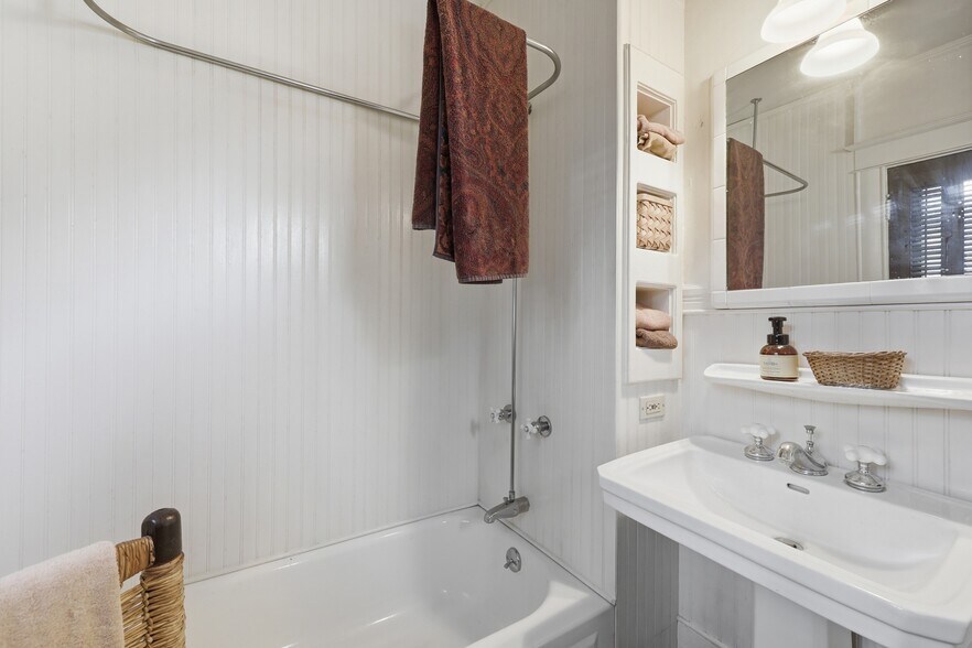 More Photos Of 50 Charlotte St, Saint Augustine Storefront Retail Office For Sale