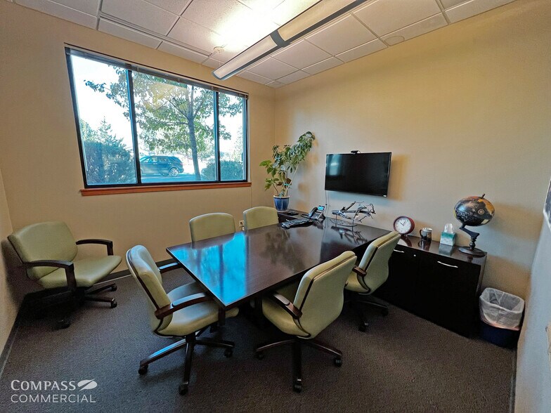 More Photos Of 2796 NW Clearwater Dr, Bend Office For Sale