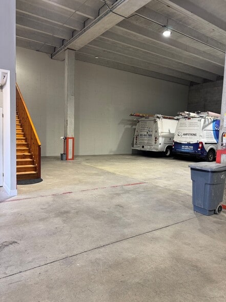 More Photos Of 2050-2052 NW 93rd Ave, Miami Warehouse For Lease