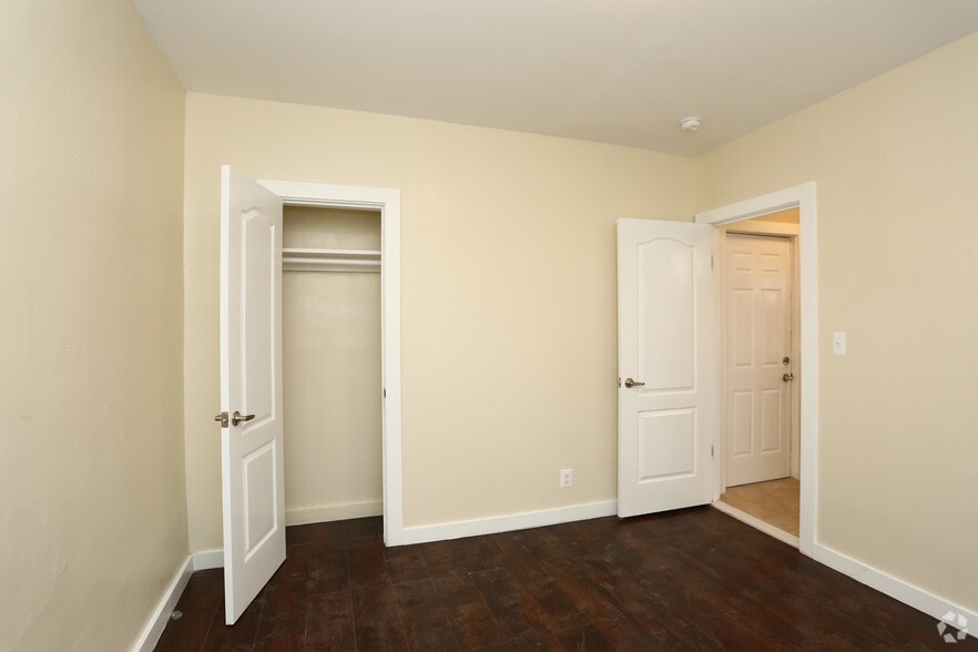 More Photos Of 12-16 Groton St, Hartford Apartments For Sale
