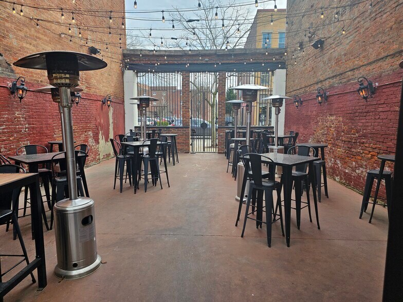 More Photos Of 181 Front St, Marietta Restaurant For Lease