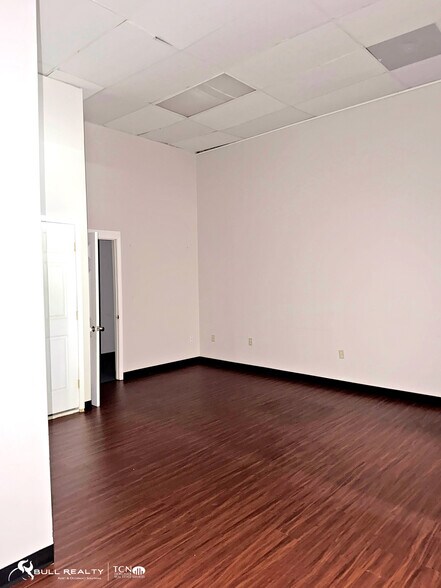 More Photos Of 951 Maple St, Carrollton General Retail For Lease