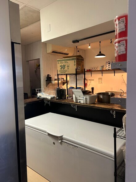 More Photos Of 3045 Monsarrat Ave, Honolulu Freestanding For Lease