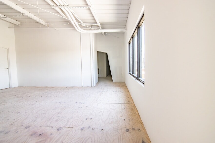 More Photos Of 2450 5th Ave S, Saint Petersburg Manufacturing For Lease