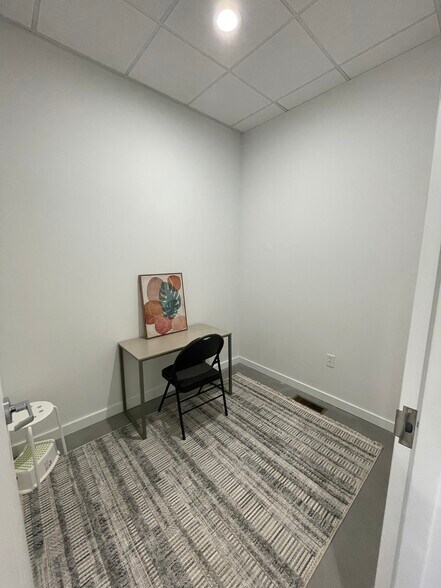 More Photos Of 2017 Eastchester Dr, High Point Office For Lease