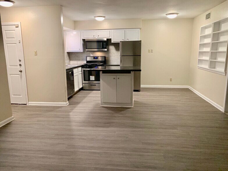 More Photos Of 1101 E Main St, League City Apartments For Sale