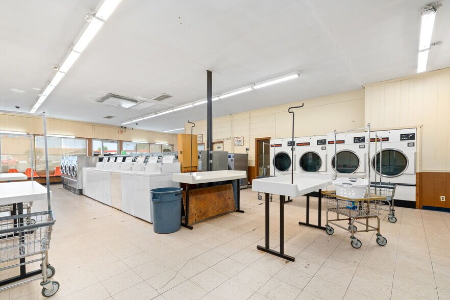 More Photos Of 506 N Main St, Emporia General Retail For Sale