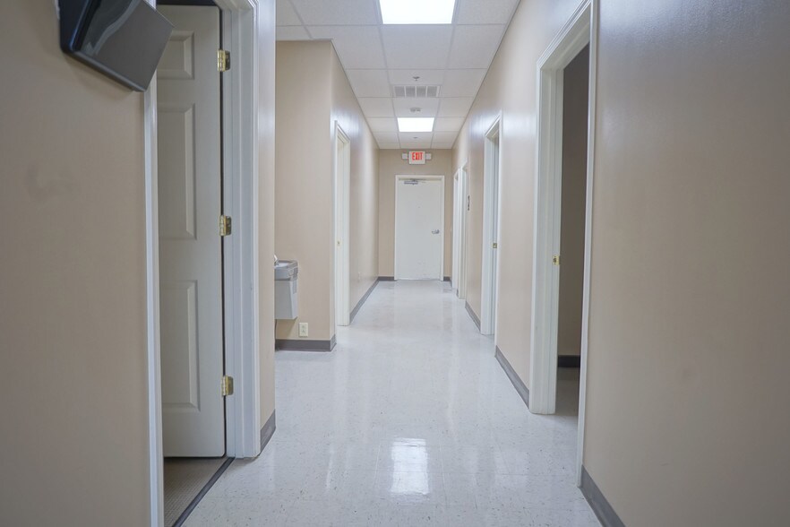 More Photos Of 179 Hancock St, Gallatin Storefront For Lease