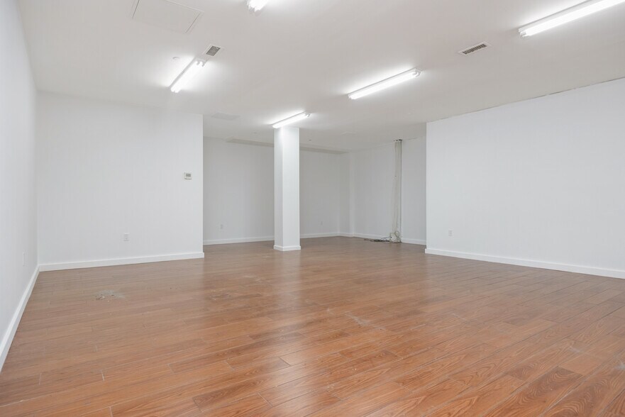 More Photos Of 172-18 Jamaica Ave, Jamaica Coworking Space