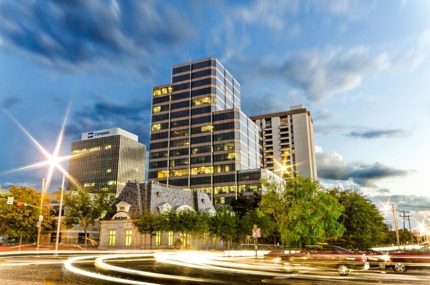 More Photos Of 5950 Berkshire Ln, Dallas Office For Lease
