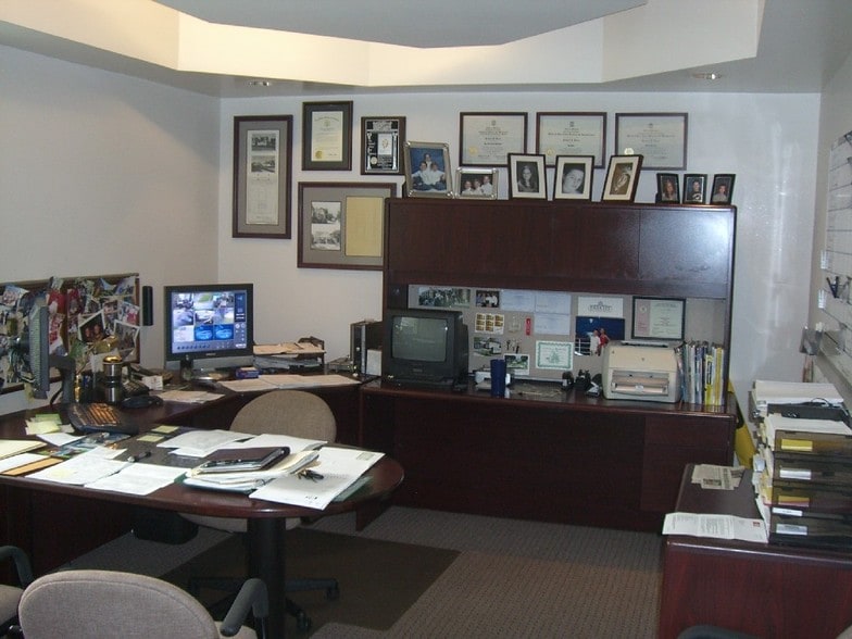 More Photos Of 23861 W McNichols Rd, Detroit Office For Sale