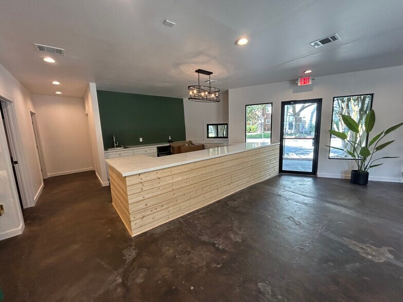 Primary Photo Of 1901 Waugh Dr, Houston General Retail For Lease