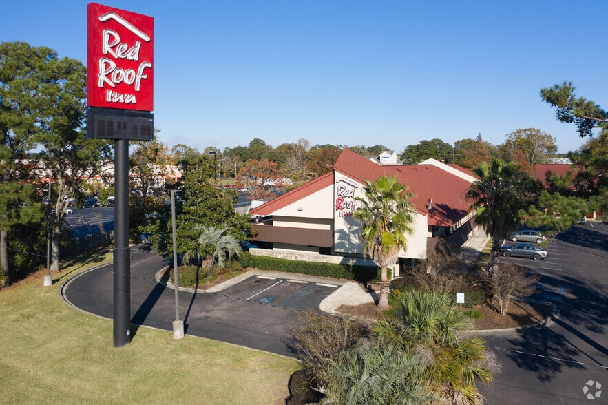 Primary Photo Of 7480 Northwoods Blvd, Charleston Hotel For Sale