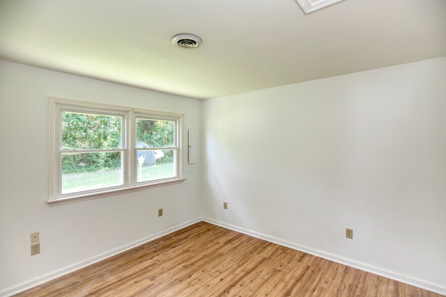 More Photos Of 7626 Bellehaven Dr, Gloucester Point Apartments For Sale