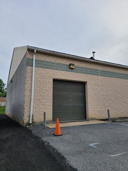 More Photos Of 3676 Crescent Ct E, Whitehall Warehouse For Lease