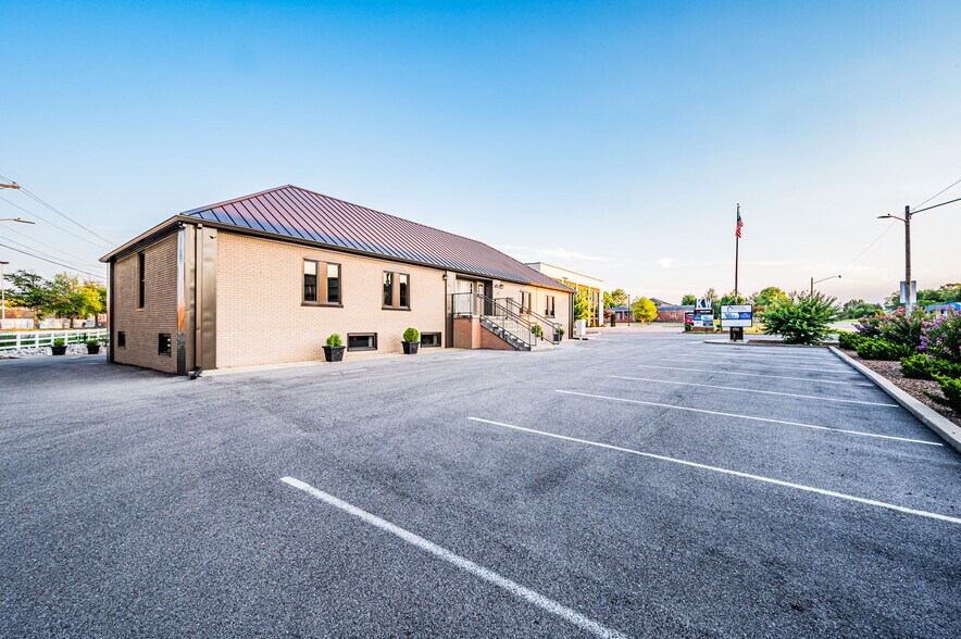 More Photos Of 1502 Westen St, Bowling Green Office For Sale