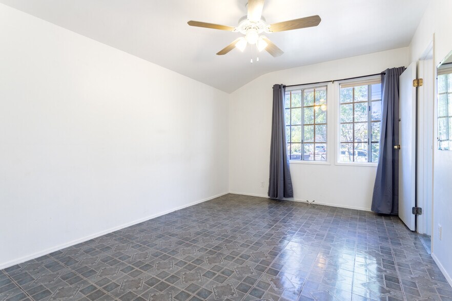 More Photos Of 9826 Columbus Ave, North Hills Multifamily For Sale