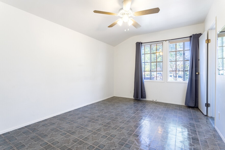 More Photos Of 9826 Columbus Ave, North Hills Apartments For Sale