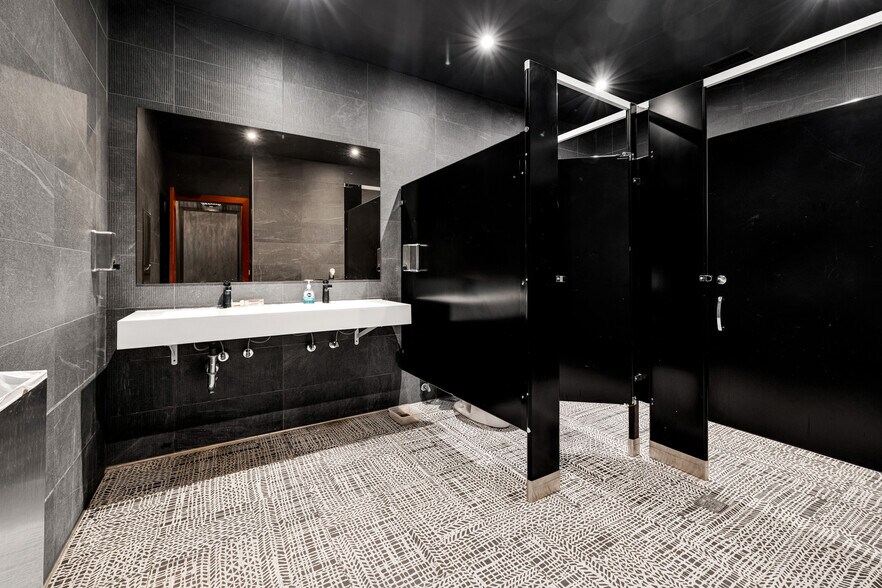 More Photos Of 7039 Greenleaf Ave, Whittier Restaurant For Sale