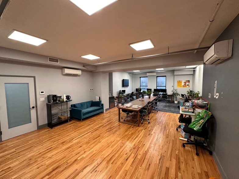 More Photos Of 390 Berry St, Brooklyn Office For Lease