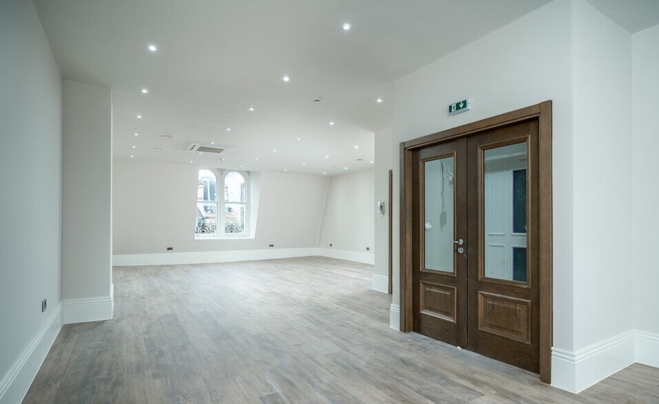 More Photos Of 13 Grosvenor Gdns, London Office For Sale
