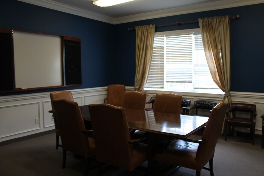 More Photos Of 37 W Fairmont Ave, Savannah Office For Lease