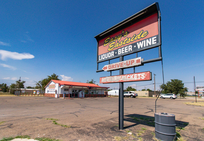 Primary Photo Of 201 E Brown St, Pampa Convenience Store For Lease