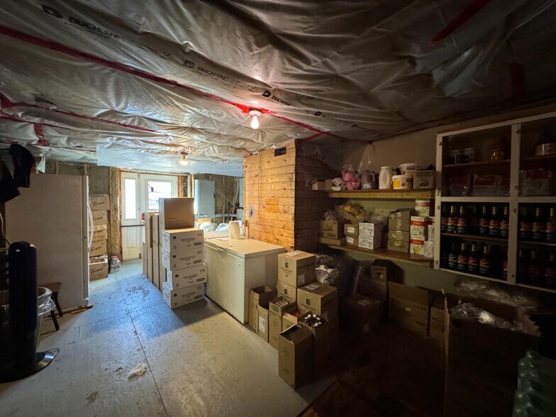More Photos Of 7 E Water St, Little Curren Storefront Retail Residential For Sale